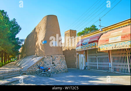 KASHAN, IRAN - 23. Oktober 2017: Die Altstadt Gebäude sind von Adobe Festungsmauer von Ghal'eh Jalali umgeben, am 23. Oktober in Kashan. Stockfoto