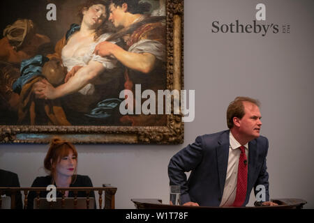 Sotheby's, London, Großbritannien. 3. Juli 2019. Im Sommer Alte Meister Abend Verkauf bietet Gemälde aus dem 14. - 19. Jahrhundert, die von vielen der wichtigsten Maler der westlichen Kunst. zu den Highlights gehören ein Meisterwerk von jedem der größte der britischen Landschaft Maler: Turner, Constable und Gainsborough und außergewöhnliche Werke aus dem Barock, darunter die aussergewöhnlich seltene Johann Liss (Foto), die Versuchung des Hl. Maria Magdalena, die verkauft für £ 5,665,000. Verkauf Total für den Abend war 56,205,950 £ Sterling, die Auktion von Harry Dalmeny (abgebildet). Credit: Malcolm Park/Alamy Leben Nachrichten. Stockfoto