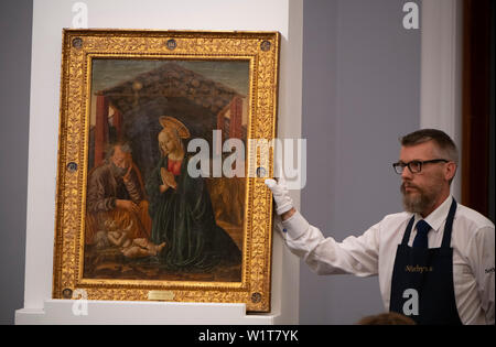 Sotheby's, London, Großbritannien. 3. Juli 2019. Im Sommer Alte Meister Abend Verkauf bietet Gemälde aus dem 14. - 19. Jahrhundert, die von vielen der wichtigsten Maler der westlichen Kunst. zu den Highlights gehören ein Meisterwerk von jedem der größte der britischen Landschaft Maler - Turner, Constable und Gainsborough - und außergewöhnliche Werke vom Barock von Ribera und die aussergewöhnlich seltene Johann Liss. Bild: Benozzo Gozzoli, die Geburt Christi, verkauft für £ 162.500. Credit: Malcolm Park/Alamy Leben Nachrichten. Stockfoto