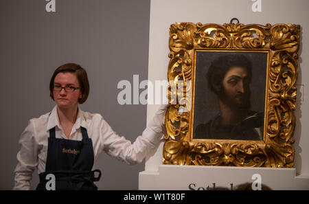 Sotheby's, London, Großbritannien. 3. Juli 2019. Im Sommer Alte Meister Abend Verkauf bietet Gemälde aus dem 14. - 19. Jahrhundert, die von vielen der wichtigsten Maler der westlichen Kunst. zu den Highlights gehören ein Meisterwerk von jedem der größte der britischen Landschaft Maler - Turner, Constable und Gainsborough - und außergewöhnliche Werke vom Barock von Ribera und die aussergewöhnlich seltene Johann Liss. Bild: Sebastiano Luciani, Porträt eines Mannes in der Rüstung, sagte Ippolito de'Medici zu sein, verkauft für £ 925.000. Credit: Malcolm Park/Alamy Leben Nachrichten. Stockfoto