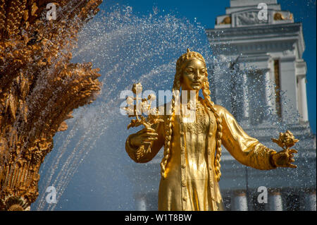 Moscou, Russland. 3. Juli 2019. Fragment der Fountain' 'Freundschaft der Völker: Demian Stringer/ZUMA Draht/Alamy leben Nachrichten Stockfoto