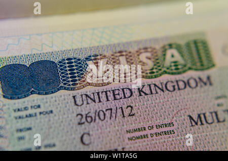 UK Multiple Entry Visum (Typ C) Aufkleber im Paß. Makro Foto.