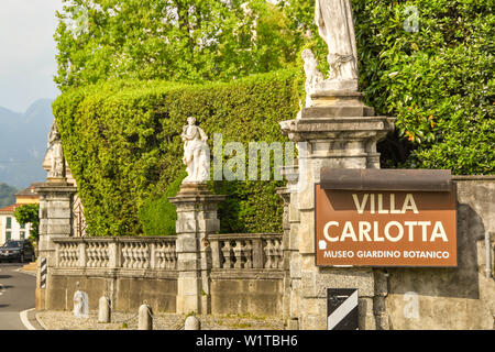 TREMEZZO am Comer See, Italien - JUNI 2019: Schild vor dem Eingang der Villa Carlotta in Tremezzo am Comer See. Stockfoto