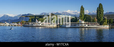 Dampfer auf den See Luzern, KKL, Luzern, Schweiz Stockfoto