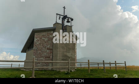 Kleiner Berg Kapelle auf dem Monte Altissimo Stockfoto