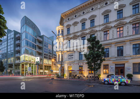 Denkmal am Checkpoint Charlie, Trabi, Friedrichstraße, Berlin-Mitte, Berlin, Deutschland, Deuschland, Europa, EU Stockfoto