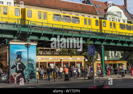 Berühmte Wurst-Fast-Food Konnopkes in Berlin-Prenzlauer Berg Stockfoto