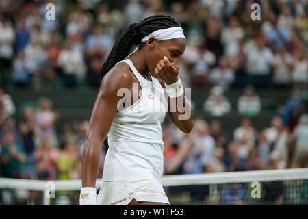 Cori Gauff der Vereinigten Staaten feiert nach der Frauen singles Match in der zweiten Runde Wimbledon Lawn Tennis Championships gegen Magdalena Rybarikova in der Slowakei an der All England Lawn Tennis und Croquet Club in London, England am 3. Juli 2019. Quelle: LBA/Alamy leben Nachrichten Stockfoto