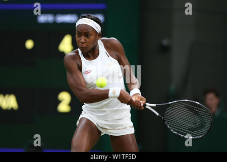 Cori Gauff der Vereinigten Staaten während der Frauen singles Match in der zweiten Runde Wimbledon Lawn Tennis Championships gegen Magdalena Rybarikova in der Slowakei an der All England Lawn Tennis und Croquet Club in London, England am 3. Juli 2019. Quelle: LBA/Alamy leben Nachrichten Stockfoto