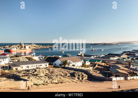 Der Hafen Bucht in der Morgensonne, Lüderitz, Namibia. Stockfoto