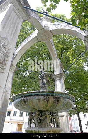 Brunnen Reiherbrunnen, Regerplatz, Au, München, Oberbayern, Bayern, Deutschland Stockfoto