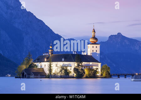 Schloss Ort in den Traunsee in Gmunden, Salzkammergut, Oberösterreich, Österreich, Europa Stockfoto