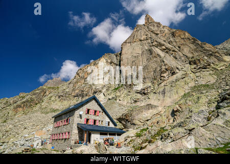 Hütte Refuge du Soreiller mit Aiguille Dibona, Hütte Refuge du Soreiller, Ecrins Nationalpark Ecrins, Dauphine, Dauphiné, Hautes Alpes, Frankreich Stockfoto