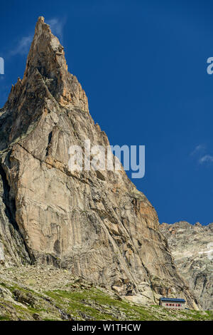 Hütte Refuge du Soreiller mit Aiguille Dibona, Hütte Refuge du Soreiller, Ecrins Nationalpark Ecrins, Dauphine, Dauphiné, Hautes Alpes, Frankreich Stockfoto