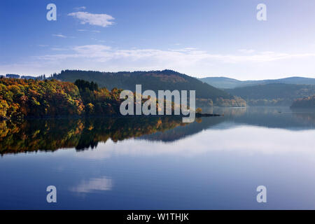 Biggesee, in der Nähe von Attendorn, Rothaargebirge, Sauerland, Nordrhein-Westfalen, Deutschland Stockfoto