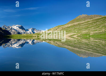 See Lac du Goleon mit Hütte Refuge du Goleon und Blick richtung Meije in Ecrins region, See Lac du Goleon, Nationalpark Ecrins, Dauphine, Dauphiné, Ha Stockfoto