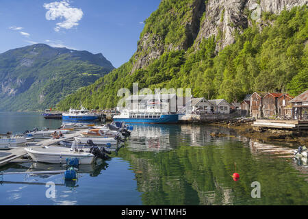 Hafen im Fjord Geirangerfjord, Geiranger, mehr, Romsdal, Fjord Norwegen, Südnorwegen, Norwegen, Skandinavien, Nordeuropa, Europa Stockfoto