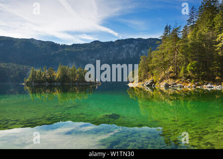 Kleine Insel am Eibsee, Werdenfelser Land, Bayern, Deutschland Stockfoto