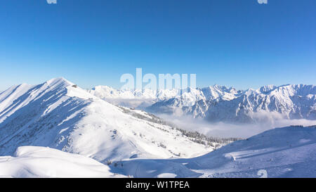 Deutschland, Bayern, Alpen, Oberallgaeu, Oberstdorf, Fellhorn, Winterlandschaft, Winterurlaub, Wintersport, Berge mit Gipfeln Stockfoto