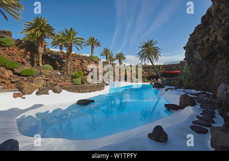 Pool, Jameos del Agua in der Nähe von Arrieta, César Manrique, Lanzarote, Kanarische Inseln, Islas Canarias, Spanien, Europa Stockfoto