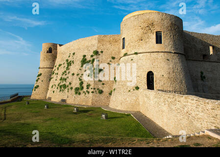 Das Schloss von der Hafenstadt Ortona an der Adria Küste Stockfoto