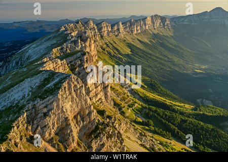 Morgenstimmung auf die Berge des Vercors mit mouche Rolle im Hintergrund, vom Grand Veymont, Vercors, Dauphine, Dauphine, Isère, Frankreich Stockfoto