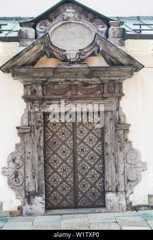 Alte mittelalterliche Türen zum Kloster der Klarissen, Krakau, Polen, Europa. Stockfoto
