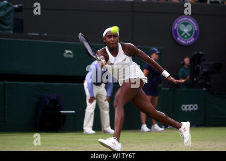 Wimbledon, London, UK. 3. Juli 2019. Vom 3. Juli 2019 - amerikanische Cori Gauff in Aktion während ihrer zweiten Runde Sieg über Magdalena Rybarikova der Slowakei heute in Wimbledon. Gauff umgekippt fellow American Venus Williams am Montag in der ersten Runde. Quelle: Adam Stoltman/Alamy leben Nachrichten Stockfoto