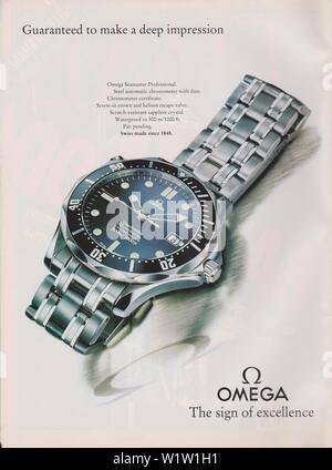 Plakat werbung Omega Watch in Papier Magazin von 1993 Jahr, das Zeichen der Exzellenz Slogan, Werbung, kreative OMEGA Anzeige von 1990 s Stockfoto