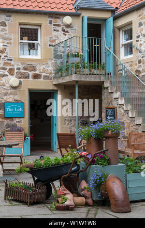 Cala Homes East, Haddington Broschüre The Loft Cafe Stockfoto