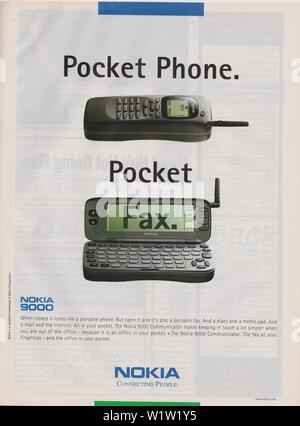 Plakat werbung Nokia 9000 Communicator Phone, Zeitschrift 1997, Nokia Connecting People, Slogan, Pocket Telefon Werbung von 1990 s Stockfoto