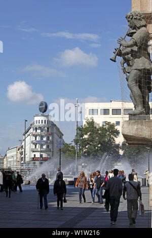 Statuen von Musikern, Denkmal für Herbert Jensen, Karlstor, Aussicht am Stachus, Karlsplatz, Stachus, München, Oberbayern, Bayern, Deutschland Stockfoto