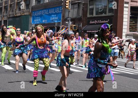 NEW YORK, NY - 30. Juni: Die Teilnehmer nehmen an den WorldPride NYC 2019 Pride am 30. Juni 2019 in New York City. Stockfoto