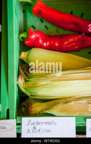 Mais, Paprika in der Farm Shop, Landwirt, organische, Landwirtschaft, Landwirtschaft, Bayern, Deutschland, Europa verkauft werden Stockfoto