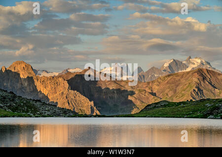 See Lac du Schlange mit Ecrins, See Lac du Schlange, Dauphine, Dauphiné, Hautes Alpes, Frankreich Stockfoto