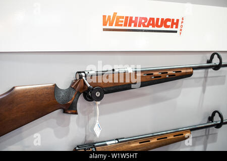 Poznan, Polen, Feb 2019 Weihrauch Gewehre, sportwaffen Hersteller Weihrauch Exposition, KNIEJE Jagd schießen Fair Stockfoto