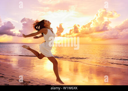 frau am meer sonnenuntergang clipart