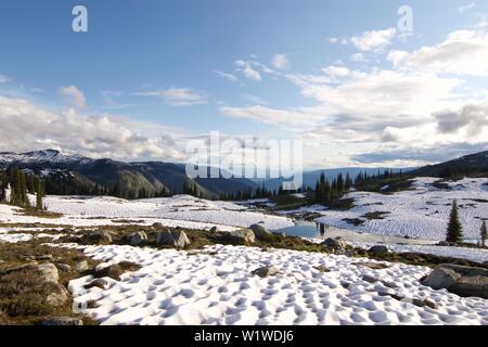 Blick nach Süden von Joss See in den Monashee Mountains Stockfoto