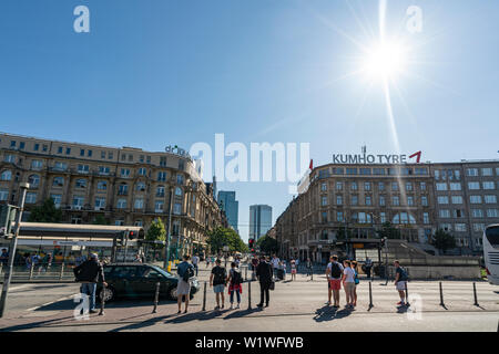 Frankfurt am Main, Deutschland. Juli 2019. Blick auf den Platz vor dem Frankfurter Hauptbahnhof Stockfoto