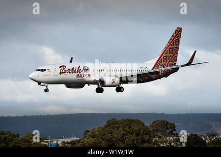 Boeing 737-800 9M-LCM von Malindo Airlines/Batik, Ansatz von Perth Airport Stockfoto