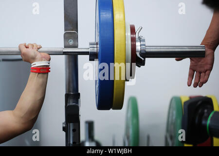 Tokio, Japan. 3. Juli 2019. Detail shot Para Kraftsport: Training Camp für 2019 Weltmeisterschaften Nur-Sultan in Tokio, Japan. Credit: yohei Osada/LBA SPORT/Alamy leben Nachrichten Stockfoto