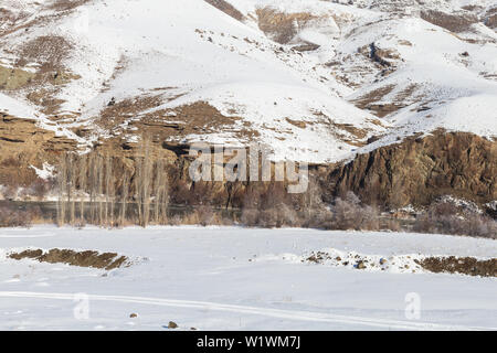 Verschneite Landschaft vom Fenster Stockfoto