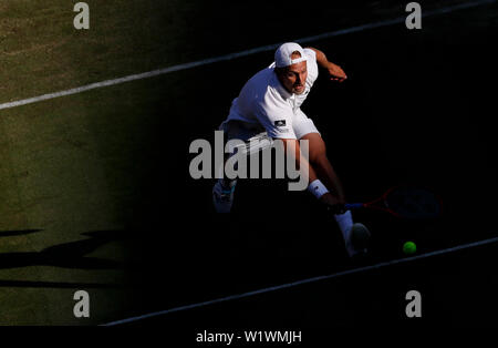 London, Großbritannien. 3. Juli 2019. Denis Kudla der Vereinigten Staaten konkurriert bei der Men's singles zweite Runde mit Novak Djokovic aus Serbien an der 2019 Wimbledon Tennis Championships in London, Großbritannien, 3. Juli 2019. Credit: Han Yan/Xinhua/Alamy leben Nachrichten Stockfoto