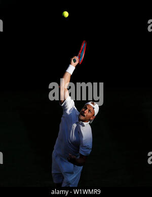 London, Großbritannien. 3. Juli 2019. Denis Kudla der Vereinigten Staaten konkurriert bei der Men's singles zweite Runde mit Novak Djokovic aus Serbien an der 2019 Wimbledon Tennis Championships in London, Großbritannien, 3. Juli 2019. Credit: Han Yan/Xinhua/Alamy leben Nachrichten Stockfoto