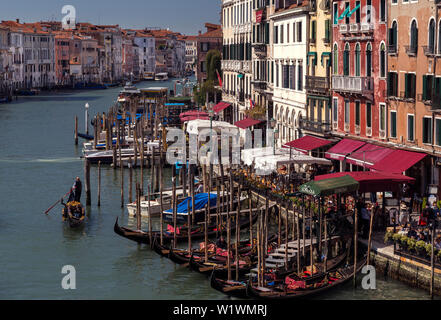 Grand Canal mit gondols, Venezia, Italia. Stockfoto