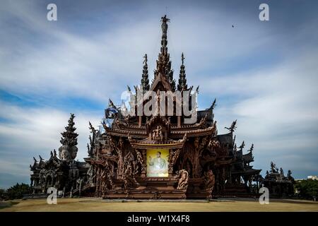 Porträt von König Bhumibol, Heiligtum der Wahrheit Tempel, Pattaya, Thailand, Asien Stockfoto