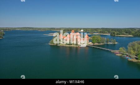 Mittelalterliche Burg Trakai Litauen aus rotem Backstein. Eine der prominentesten Reise und Tourismus Ikonen der baltischen Länder. Historische Stätte der Litauischen Geschichte Stockfoto