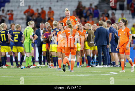 (190704) - Lyon, 4. Juli 2019 (Xinhua) - die Spieler der Niederlande Feiern nach dem Halbfinale zwischen den Niederlanden und Schweden an der 2019 FIFA Frauenfussball Weltmeisterschaft in Stade de Lyon in Lyon, Frankreich, 3. Juli 2019. (Xinhua / Ding Xu) Stockfoto