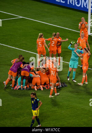 Lyon, Frankreich. 3. Juli 2019. Spieler aus den Niederlanden Feiern nach dem Halbfinale zwischen den Niederlanden und Schweden an der 2019 FIFA Frauenfussball Weltmeisterschaft in Stade de Lyon in Lyon, Frankreich, 3. Juli 2019. Credit: Mao Siqian/Xinhua/Alamy leben Nachrichten Stockfoto