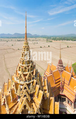 Tiger Cave Tempel oder Wat Tham Sua Tempelanlage in der Nähe von Kanchanaburi, Thailand Stockfoto